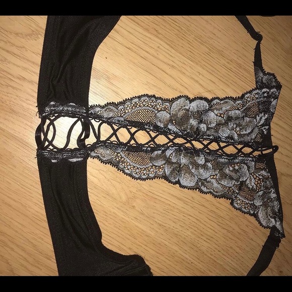 Bras - Picture 3 of 3